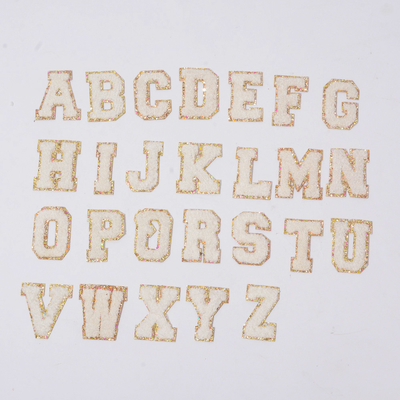 Ο σίδηρος 26 αλφάβητων στην επιστολή Chenille επιδιορθώνει το μαργαριτάρι που υποστηρίζει την αυτοκόλλητη κεντητική